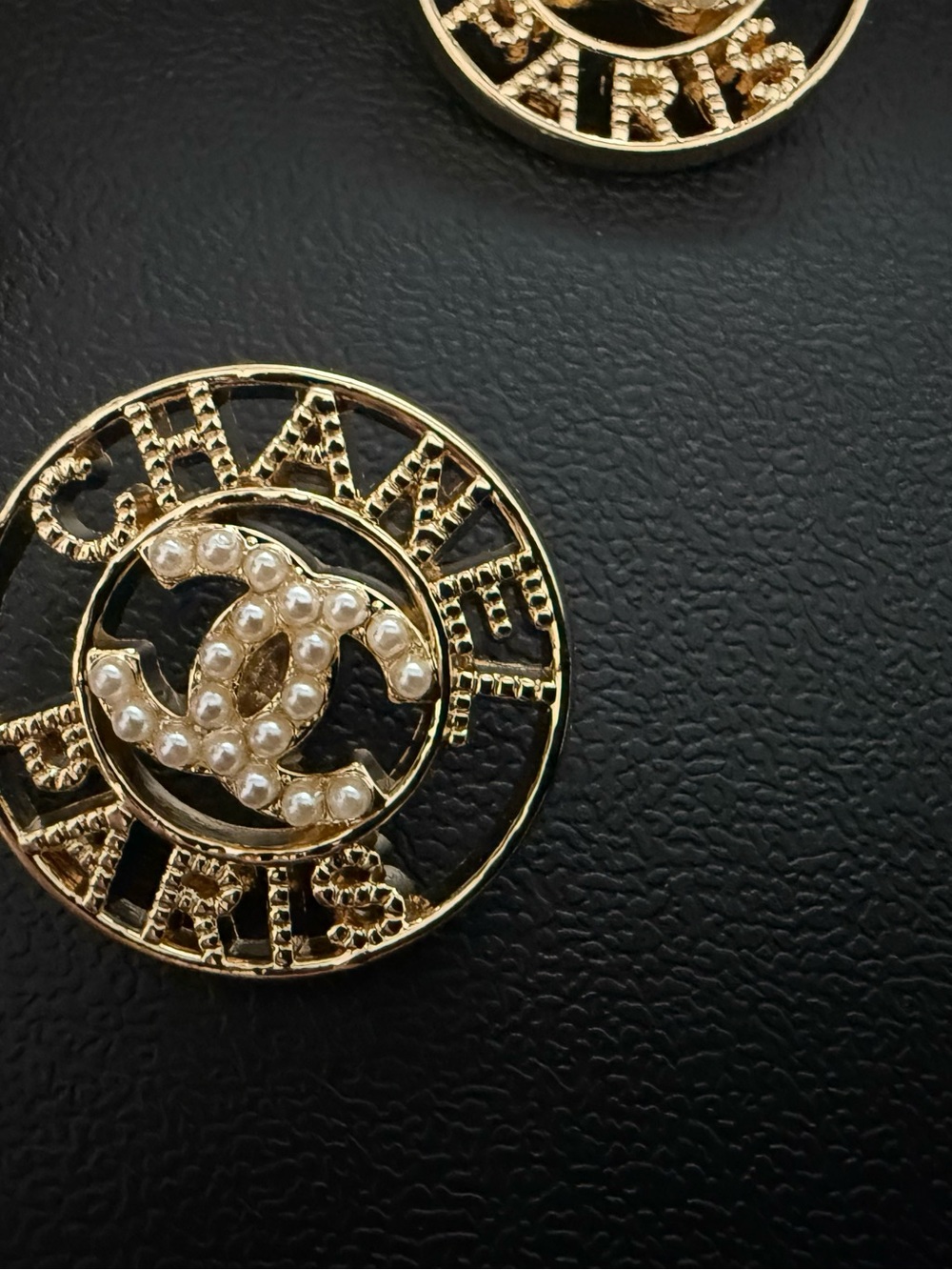 Preloved CHANEL Gold Pearl CC Logo Buttons - Set of 5 - Picture 5 of 8